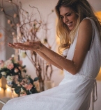 Домашнее видео: Вера Брежнева поет с младшей дочерью