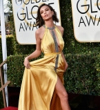 Эмили Ратаковски на Золотом глобусе 2017