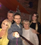 Таисия Повалий и ее семья за праздничным столом поют колядки