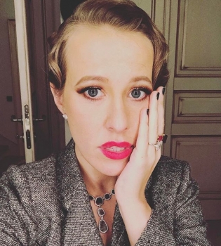 Видео: Ксения Собчак станцевала русский народный танец в спортивном костюме