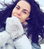 Настя Каменских впервые показала детское фото и свою комнату у родителей