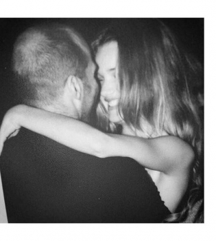 Роузи Хантингтон-Уайтли ждет ребенка