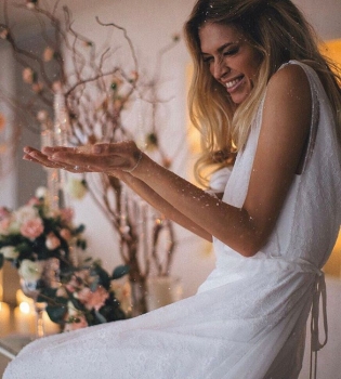 Вера Брежнева восхитила стильными нарядами на творческом вечере своего мужа