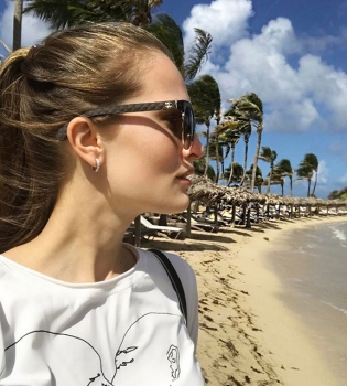 Алла Костромичева похвасталась стройным телом в бикини