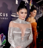 Поклонники раскритиковали располневшую фигуру Кайли Дженнер