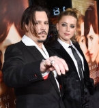 Эмбер &ndash; собаки, Джонни &ndash; дома: стали известны подробности развода Джонни Деппа и Эмбер Херд