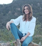 Смелое селфи: 50-летняя Синди Кроуфорд позирует без макияжа