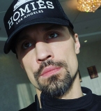 Дима Билан сбрил бороду, оставив одни усы