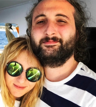 Солист группы Mgzavrebi с женой и дочкой отдохнул в Египте