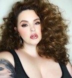 155-килограммовая модель ответила всем обидчикам "голым" фото