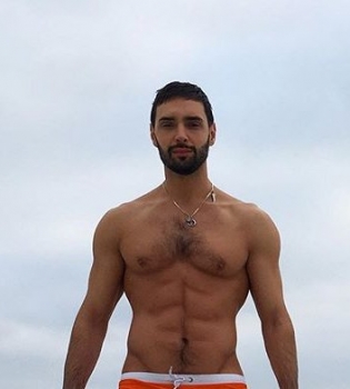 Зимние купания: Виталий Козловский похвастался идеальным телом