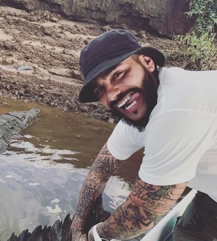 Милые серферы: Тимати учит малышку-дочь покорять волны