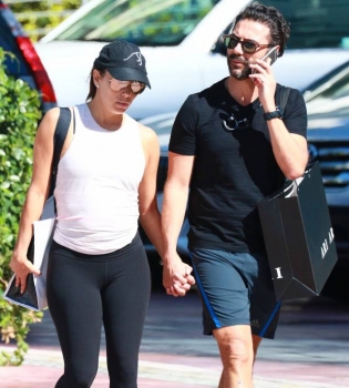 Всегда вместе: Ева Лонгория сходила на тренировку с любимым супругом