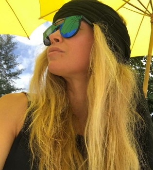 Вера Брежнева восхищает стройными ногами и тонкой талией на отдыхе в Таиланде