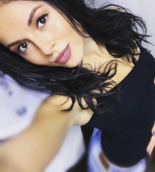 Певица Нюша выходит замуж на российского чиновника