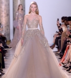 Привет из Египта: Elie Saab представил роскошную коллекцию платьев на Неделе моды в Париже