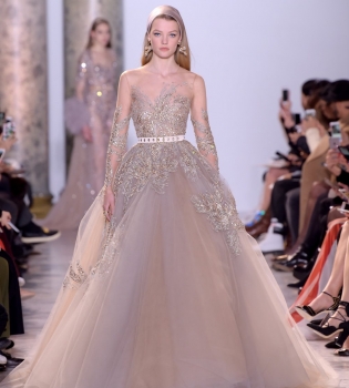 Привет из Египта: Elie Saab представил роскошную коллекцию платьев на Неделе моды в Париже