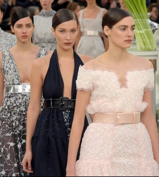 Показ Chanel Haute Couture весна-лето 2017: ода женщине