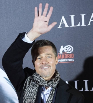 Инсайдеры рассказали о состоянии Брэда Питта после развода с Анджелиной Джоли: &quot;Он выглядит намного счастливее&quot;