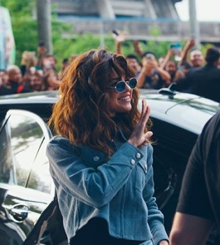 Какая милая: Селена Гомес впервые за несколько месяцев опубликовала селфи