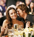 Покой им только снится: об интимной жизни Анджелины Джоли и Брэда Питта снимут фильм