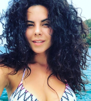 Фото под водой, пробежки по утрам и &quot;золотые&quot; маски: Настя Каменских поделилась подробностями своего отдыха