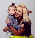 Обнимашек много не бывает: Лилия Ребрик позирует с крошкой-дочерью