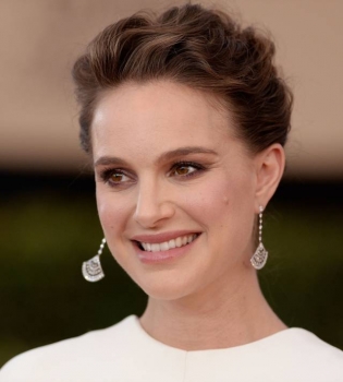 Беременная Натали Портман блистает в роскошном платье Dior