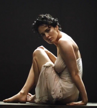 Даша Астафьева в клипе &quot;Несмелая&quot;