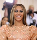 Рианна, Мэрайя Кэри, Соланж Ноулз: звезды поздравили Бейонсе с беременностью