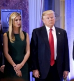 Дональда Трампа сопровождает на официальных мероприятиях не первая леди, а дочь Иванка Трамп