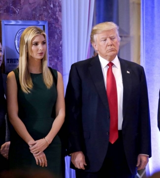 Дональда Трампа сопровождает на официальных мероприятиях не первая леди, а дочь Иванка Трамп