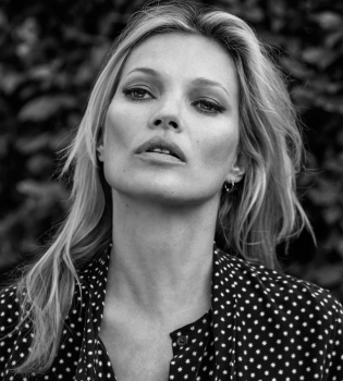 Голая и прекрасная: 43-летняя Кейт Мосс полностью разделась для глянца