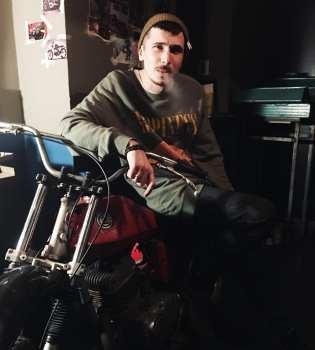 Позитив из группы &quot;Время и стекло&quot; показал, как выглядел до популярности