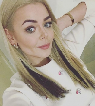 Жаркие каникулы: Алина Гросу позирует в сексуальном бикини в Мексике