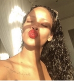 Акцент на ягодицы: Рианна поделилась соблазнительным фото Мэрайи Кэри