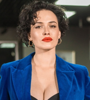 Даша Астафьева на показе Жана Грицфельдта