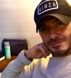 Папина умница: Дэвид Бекхэм показал, как малышка Харпер читает перед сном