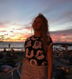 Оля Полякова опубликовала фото с дочками