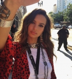 Стильно: Эмили Ратаковски показала новую стрижку