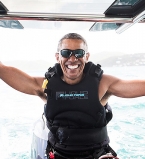 Каникулы экс-президента: сеть взорвало видео Барака Обамы с отдыха на острове