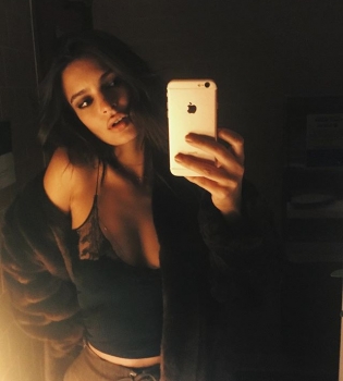 Какие милые: Эмили Ратаковски опубликовала первое фото с бойфрендом