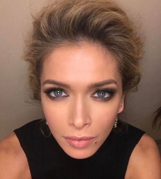 Красавицы-балерины: Вера Брежнева с младшей дочерью позируют в одинаковых балетных нарядах