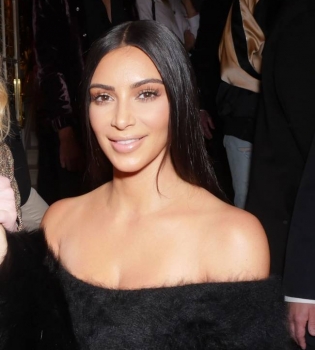 Настоящая куколка: Ким Кардашьян показала свою детскую фотосессию для журнала Barbie