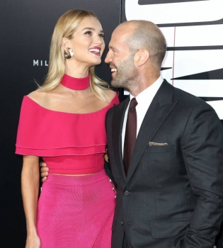 Роузи Хантингтон-Уайтли и Джейсон Стэтхэм впервые станут родителями: первое фото беременной супермодели