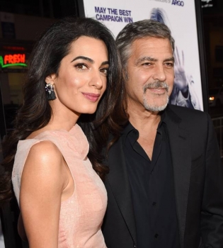 У них будет двойня: о беременности Амаль Клуни заговорили в прямом эфир