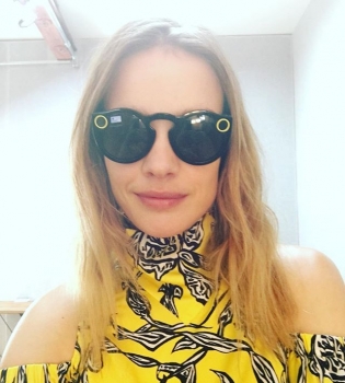 Мама пятерых детей Наталья Водянова позирует в красном купальнике в Лос-Анджелесе