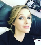 Катя Осадчая поздравила подписчиков с Днем влюбленных трогательным фото