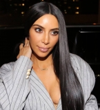 В пуховике и в нижнем белье: Ким Кардашьян в очередной раз удивила публику откровенным образом