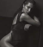 Белла Хадид обнажилась в стильной черно-белой фотосессии для глянца